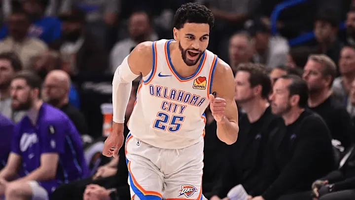 搜狐体育直播-阿杰伊-米切尔半场11中8，三分2中2得到18分3篮板2助攻2抢断